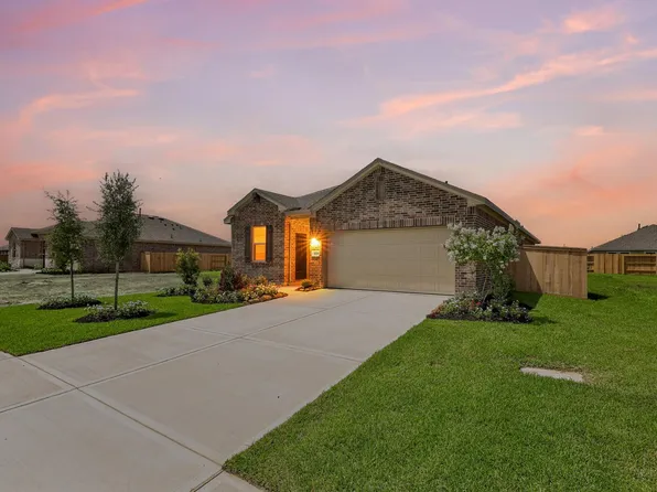 559 Day Station Dr, Dayton, TX 77535