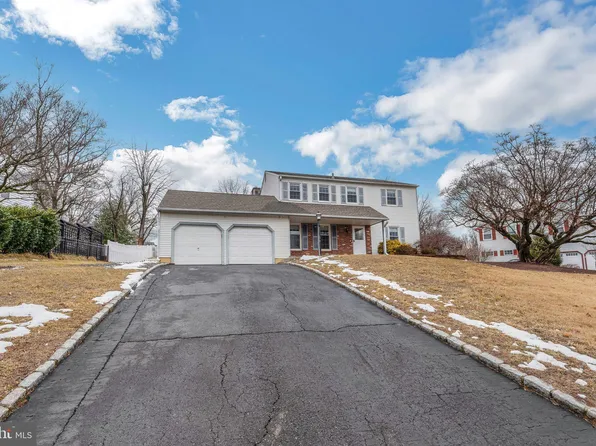 739 Ross Dr, Langhorne, PA 19053