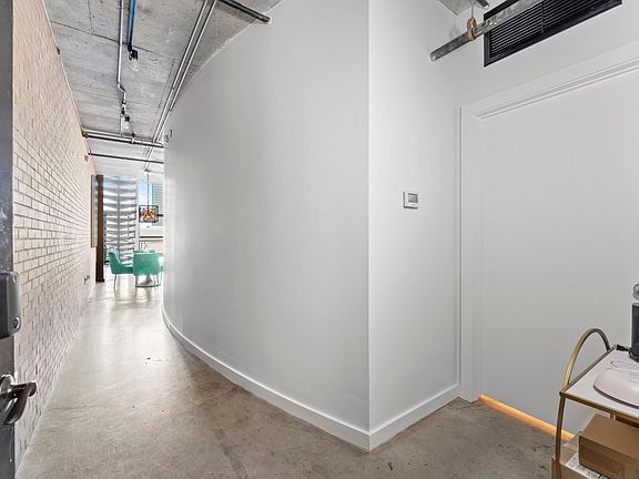 4th image of 2000 Bagby St APT 7416