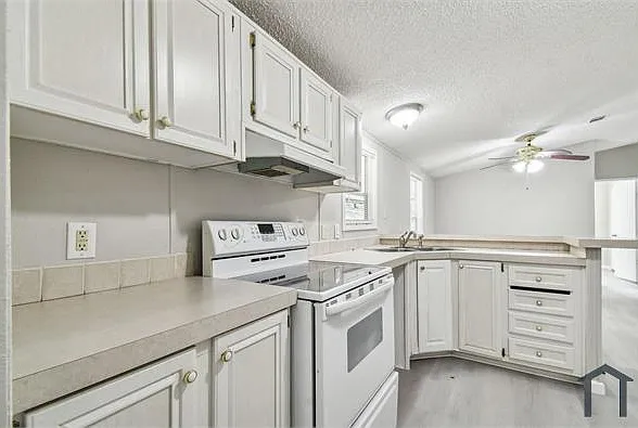 5 bed, 1196 sqft, $2,600 — Photo 3