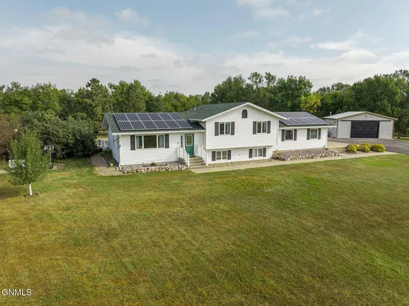9120 Wentworth Dr, Bismarck, ND 58503