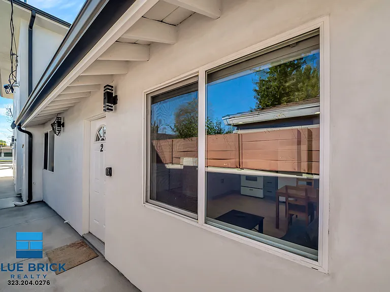 5843 Vanalden Ave — Photo 3