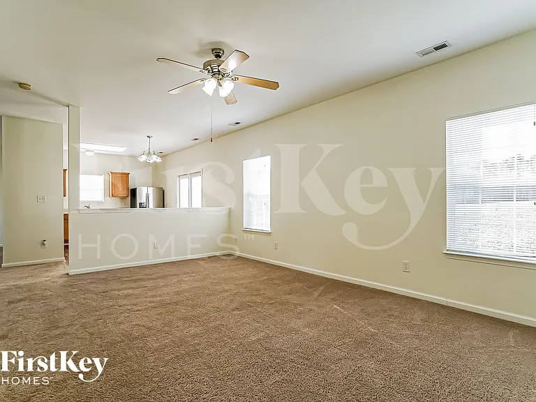 245 N Weststone Blvd — Photo 3