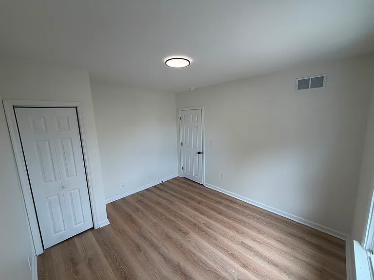 729 Warner St — Photo 5