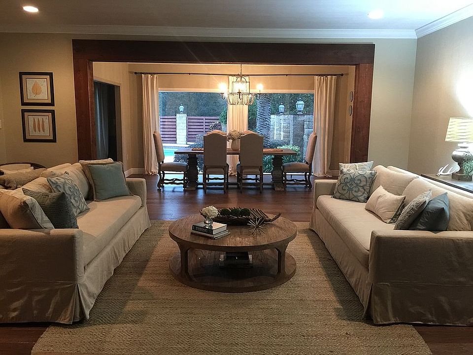 Formal Living/dining room