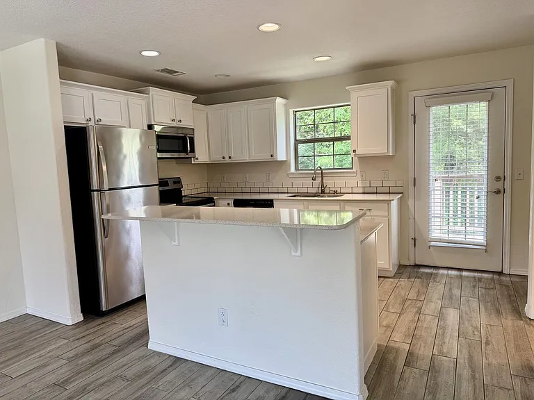 279 S Breakwater Ln — Photo 4