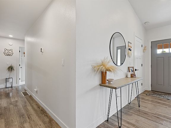 3rd image of 429 Hilltop Ave