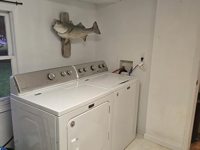 819 E College St — Photo 13