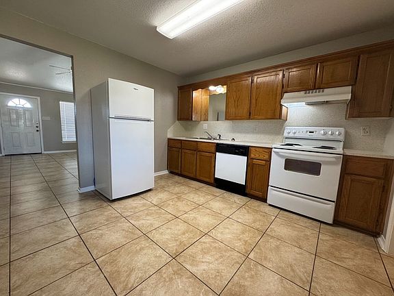 3rd image of 1501 Windward Dr #B