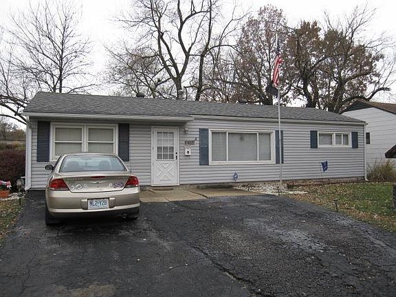 3rd image of 10726 Cambridge Ave