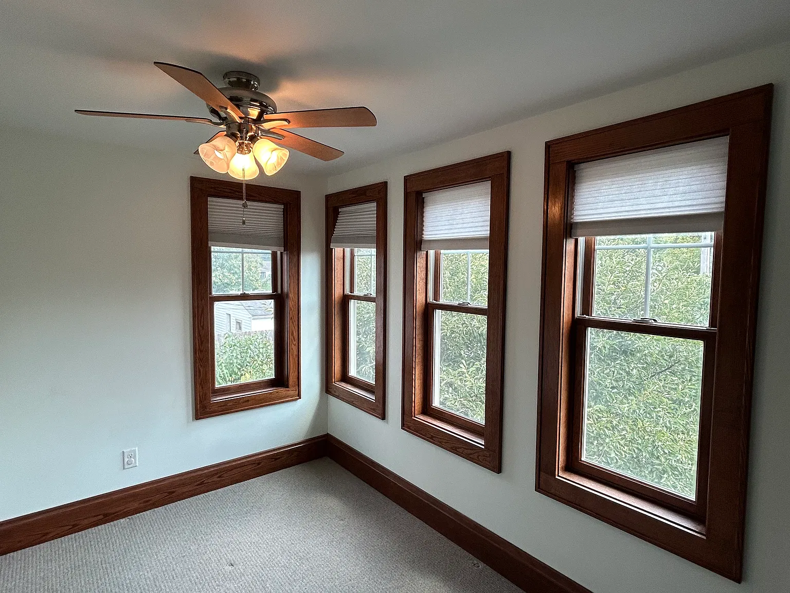 3 bed, 1.5 bath, 1300 sqft, $2,000 — Photo 3