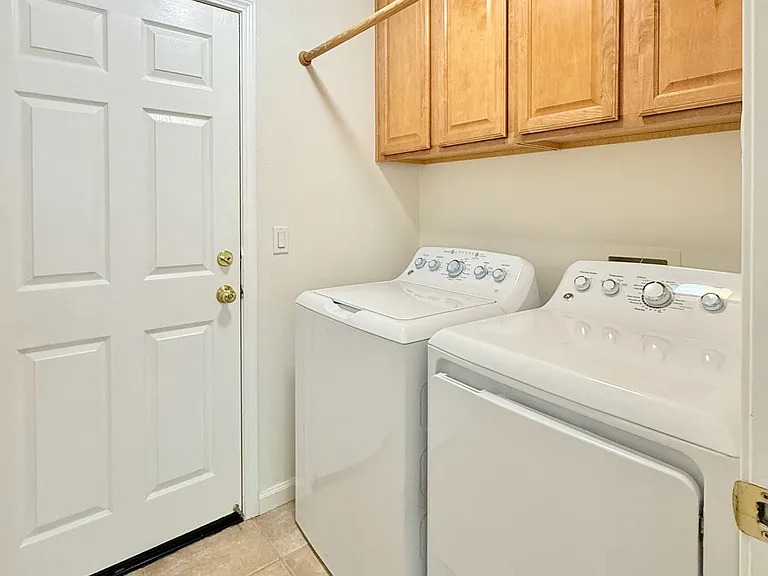 863 Dederick Ct — Photo 26