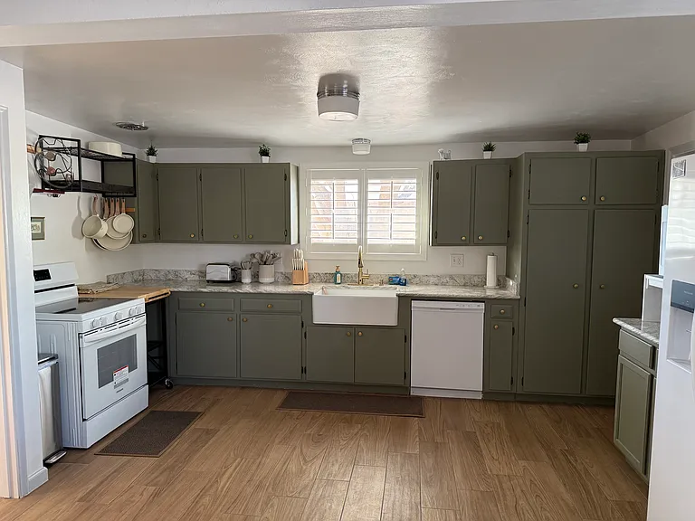 1832 S Tam O Shanter Ave — Photo 7