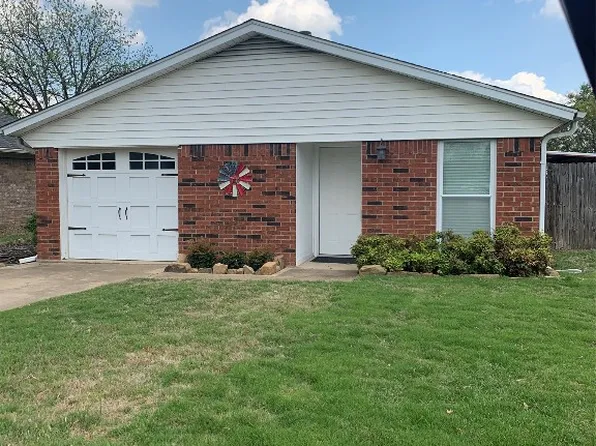 136 Black Forest Dr, Weatherford, TX 76086