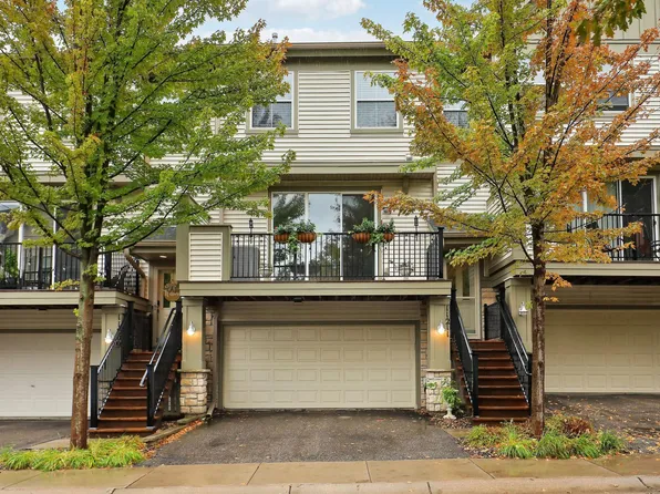 11211 Kinsley St, Eden Prairie, MN 55344
