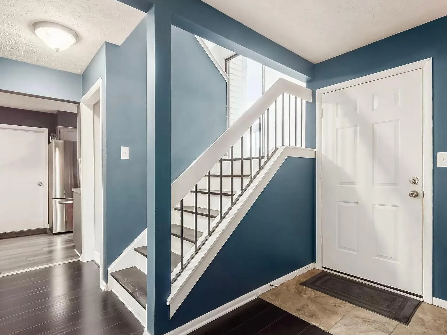2 bed, 1.5 bath, 1250 sqft, $1,700 — Photo 3