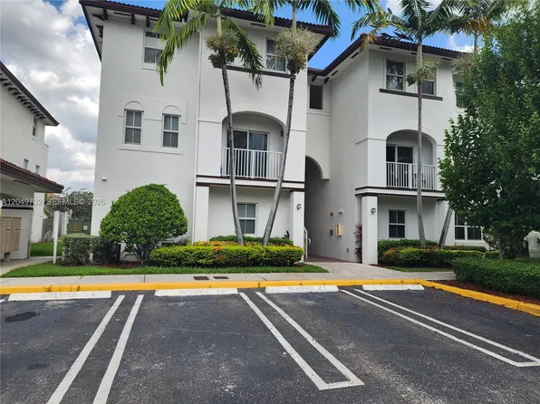 8960 NW 97th Ave APT 102, Doral, FL 33178