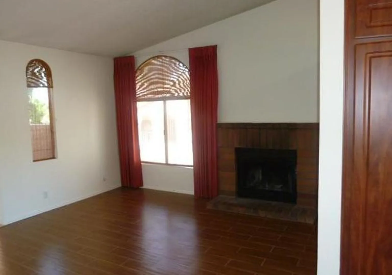 Beautiful 2-bed, 2-bath upper level Condo in West Hills — Photo 3