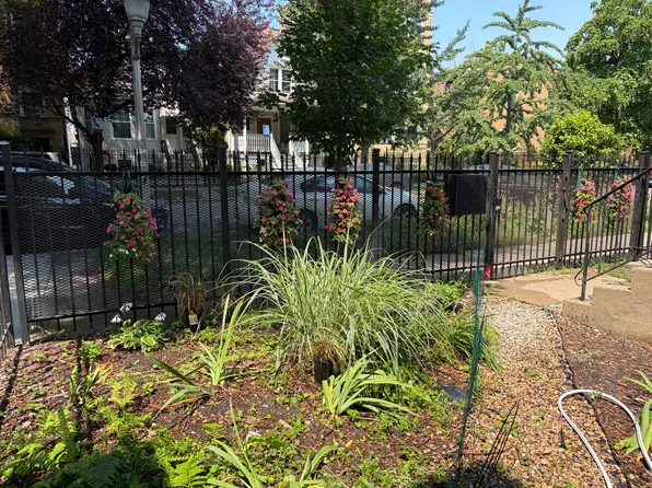 2447 N Harding Ave #G, Chicago, IL 60647
