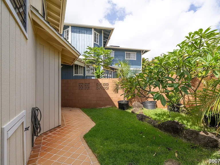 99-1106 Halawa Heights Rd #A — Photo 31