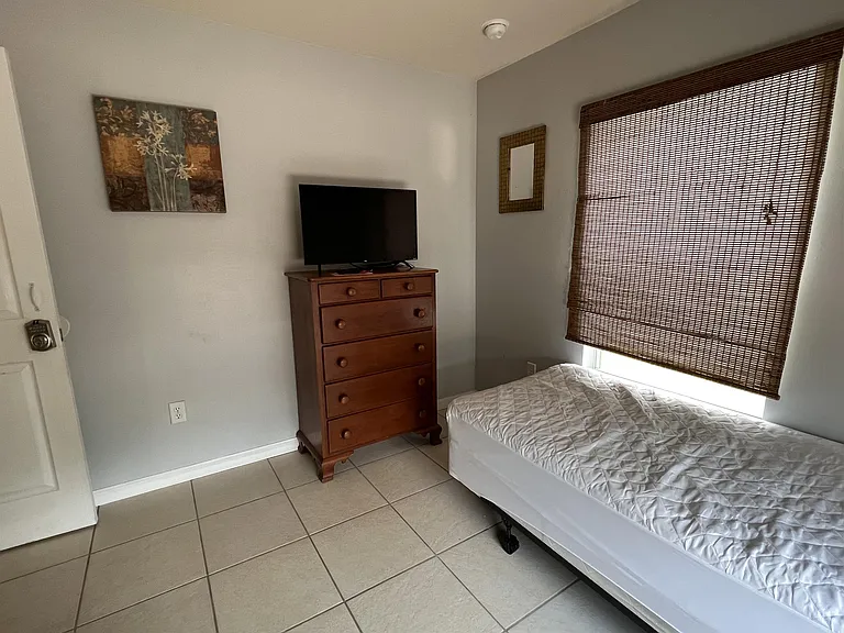2925 Montclaire Ave #B — Photo 5
