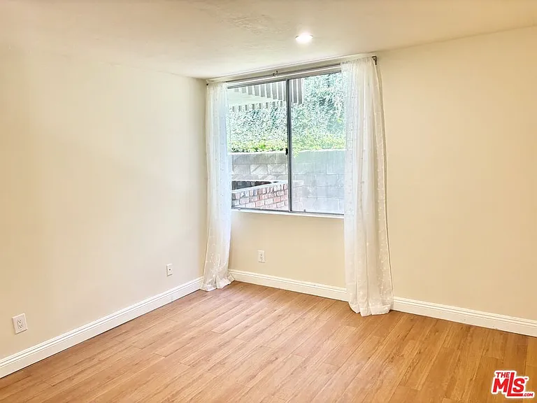 6526 Ocean Crest Dr #102 — Photo 15