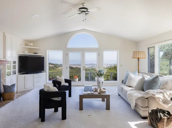 11827 Saddle Rd, Monterey, CA 93940