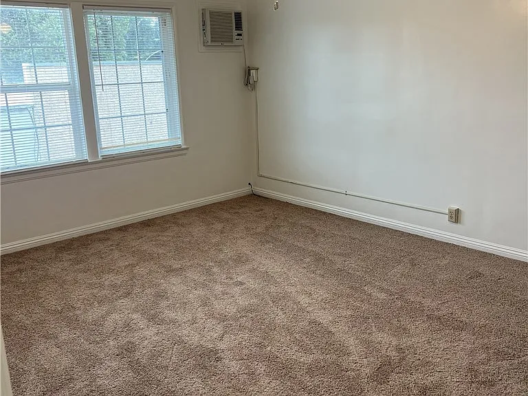 500 N Los Robles Ave #6 — Photo 10