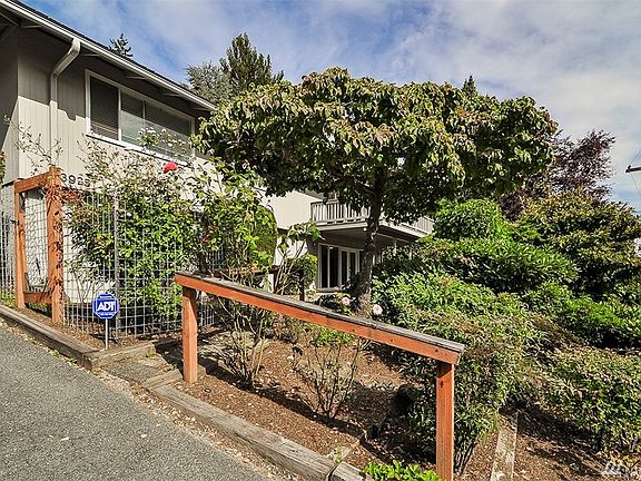 3rd image of 3925 96th Ave SE