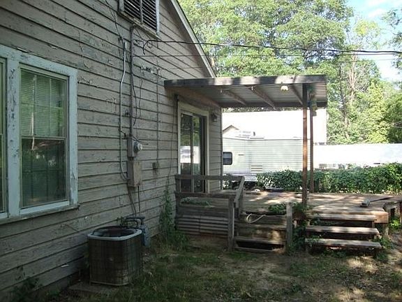 2nd image of 109 Waterman St
