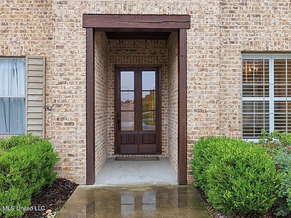 3rd image of 102 Camden Lake Dr