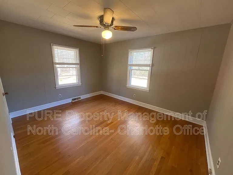 678 Hillsborough Rd — Photo 12