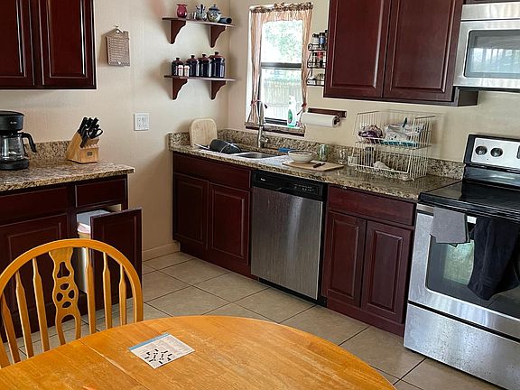 3rd image of 1724 Golfside Dr