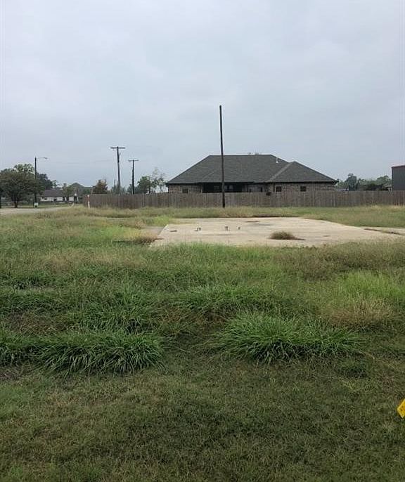 1st image of 409 N Bois D Arc St Lot 2