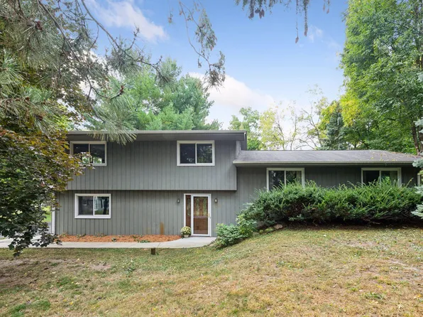 18065 Berry Ln, Deephaven, MN 55391