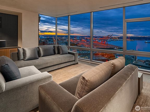 4th image of 715 2nd Avenue #1501