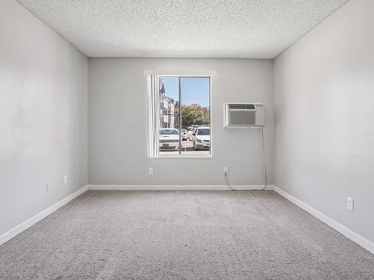 Windmill Apartments — Photo 9