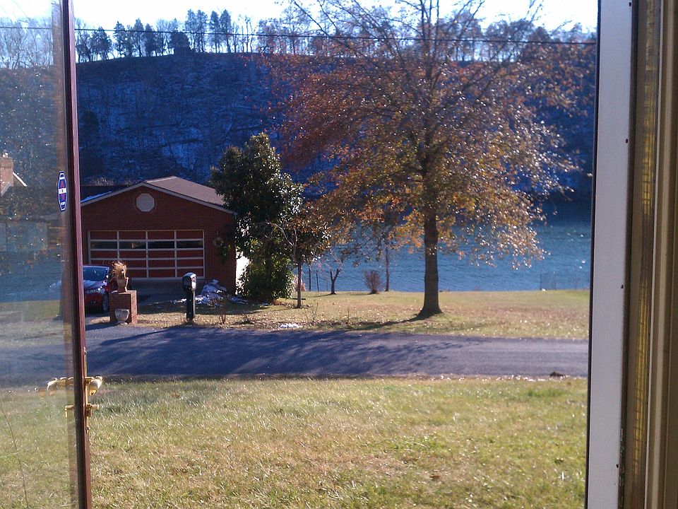 2nd image of 364 Riverside Dr