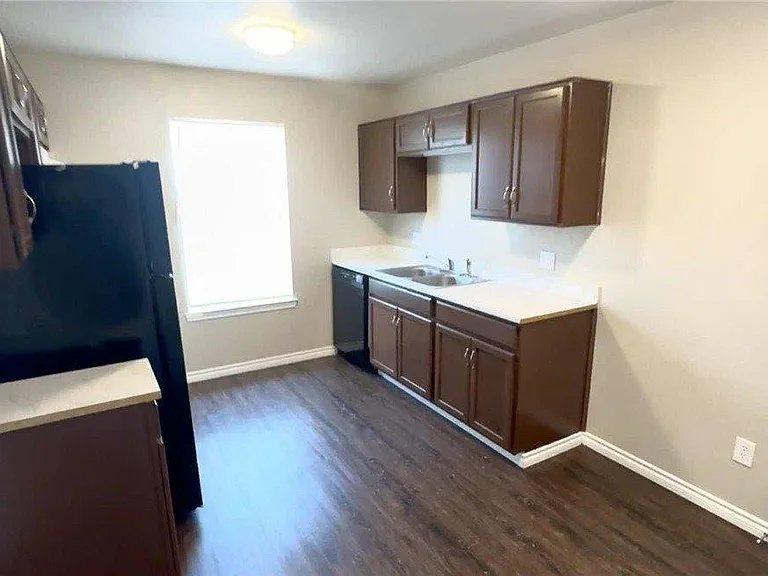 205 Erby Ave #D — Photo 4