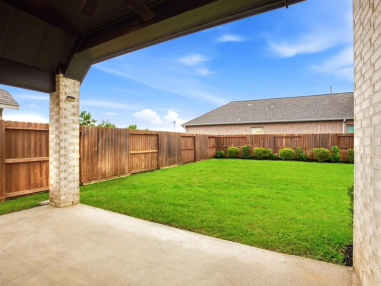 2539 Summer Peach St — Photo 22