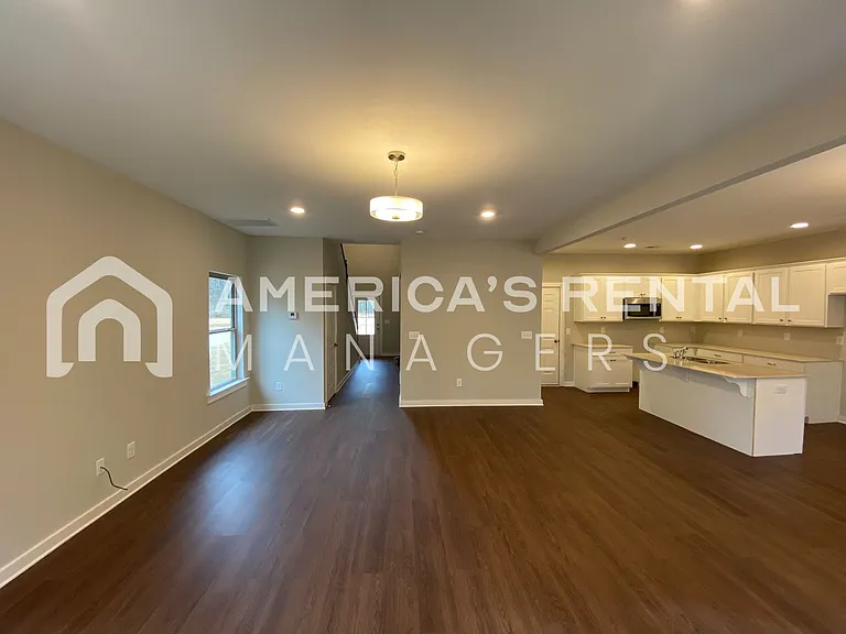 7950 Saint James Dr — Photo 13