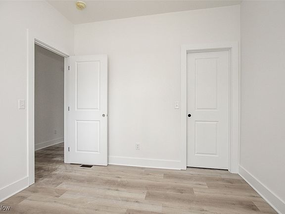 5th image of 5594 Grove Ave
