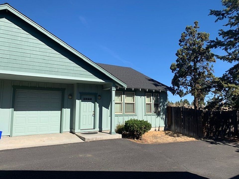 1st image of 826 NE Hidden Valley Dr Unit 2