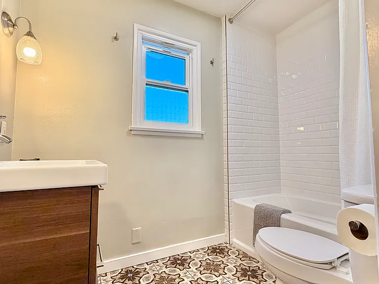 Encino Ln — Photo 27