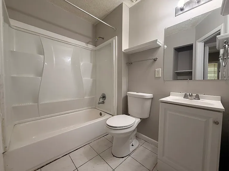 230 Rosser St SW #A — Photo 8
