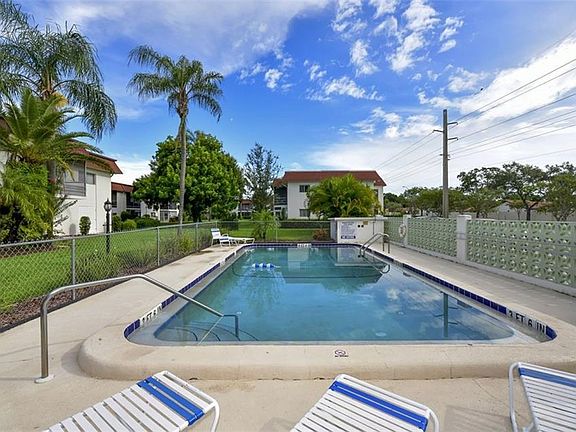 2nd image of 3536 Pinecrest St APT 101