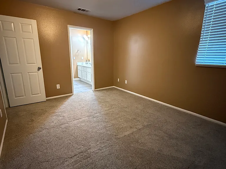 Peregrine Ln — Photo 7