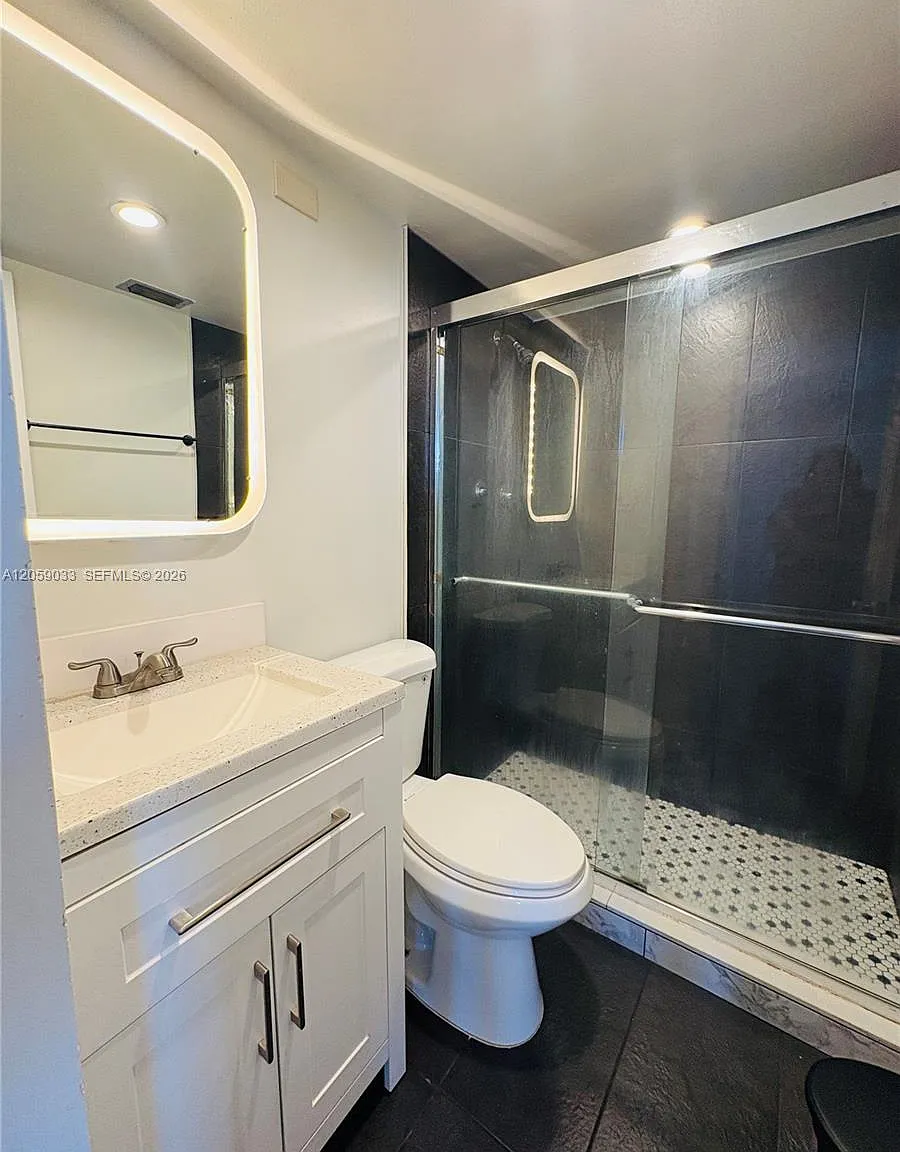 No Bay White House No 4 C — Photo 2