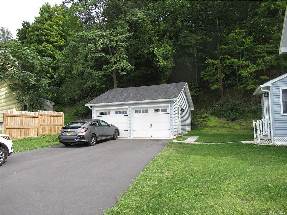 2nd image of 20 Randall St