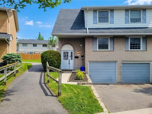 100 Saint Andrews Ct #12, Hamilton, ON L8K 6H2